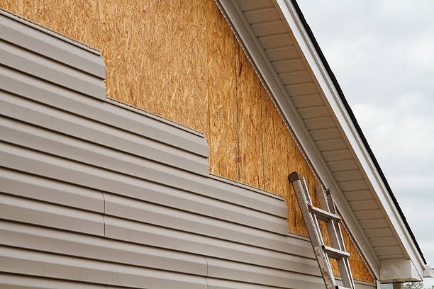 Professional Wood Siding technician working in Issaquah, WA